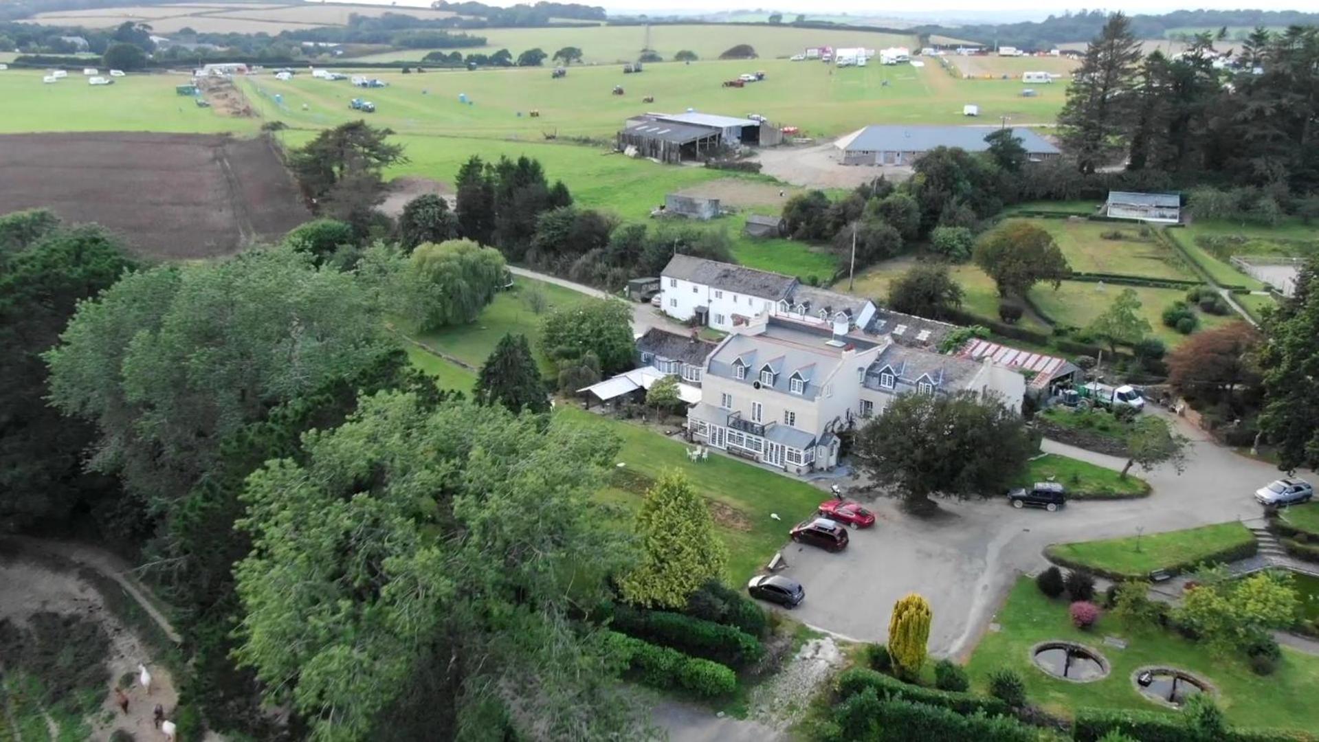 No 4 Trelawney Apartment - Onsite Bar - Restaurant - Horse Riding Menheniot Buitenkant foto