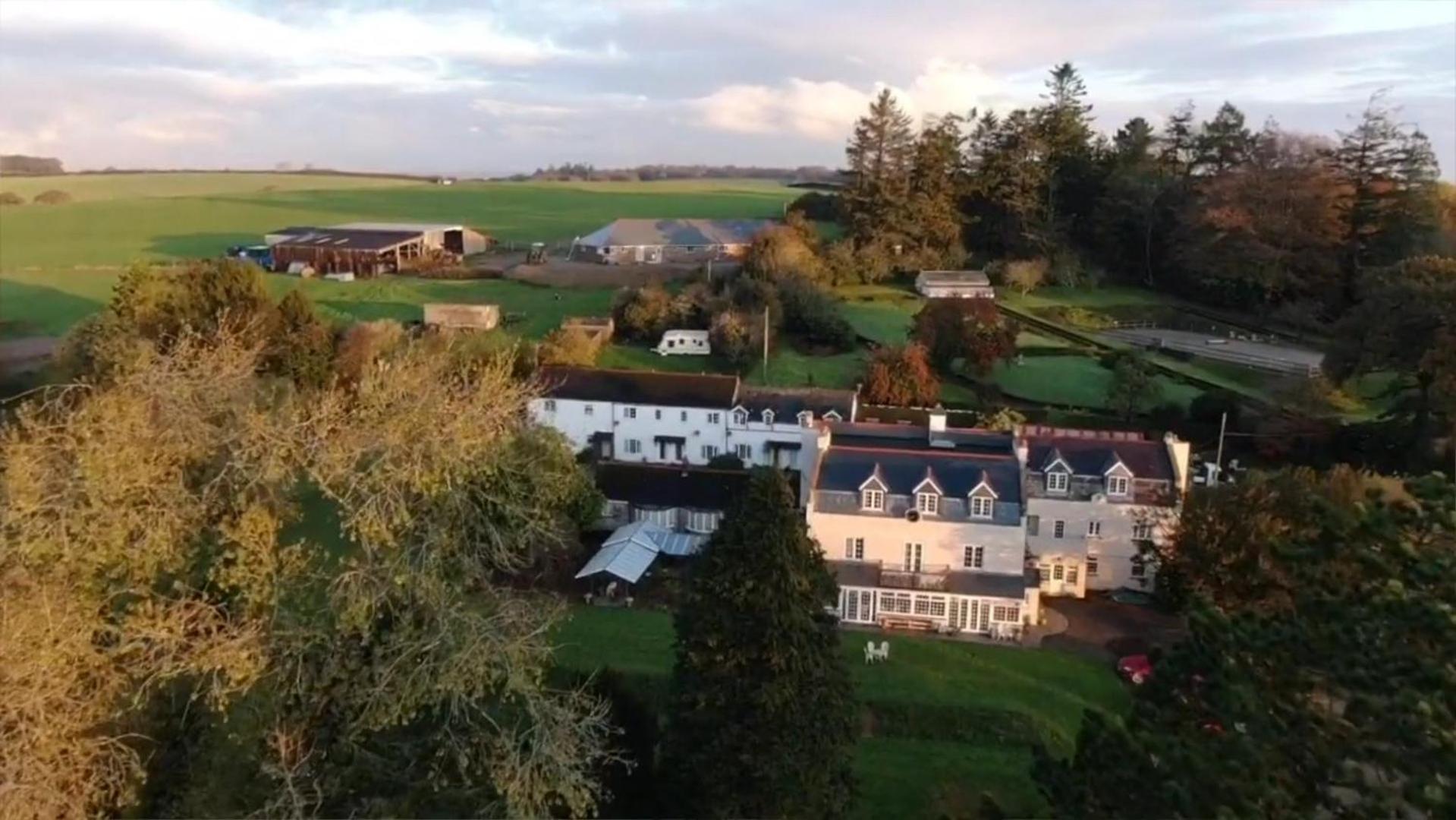 No 4 Trelawney Apartment - Onsite Bar - Restaurant - Horse Riding Menheniot Buitenkant foto
