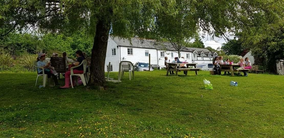 No 4 Trelawney Apartment - Onsite Bar - Restaurant - Horse Riding Menheniot Buitenkant foto